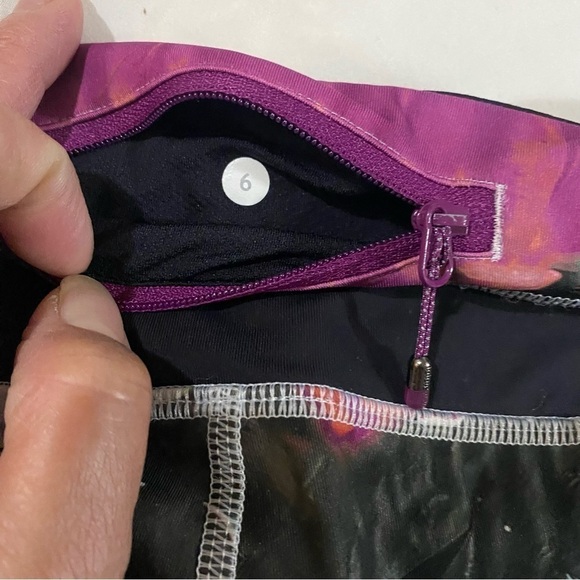 Lululemon Capri colorful size 6 - Picture 5 of 7